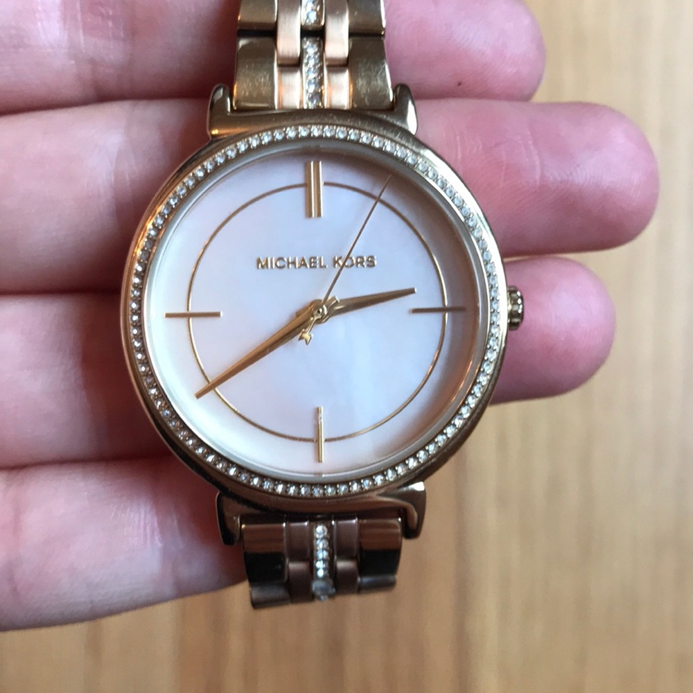 Gorgeous Michael Kors Watch - Picture 4 of 7